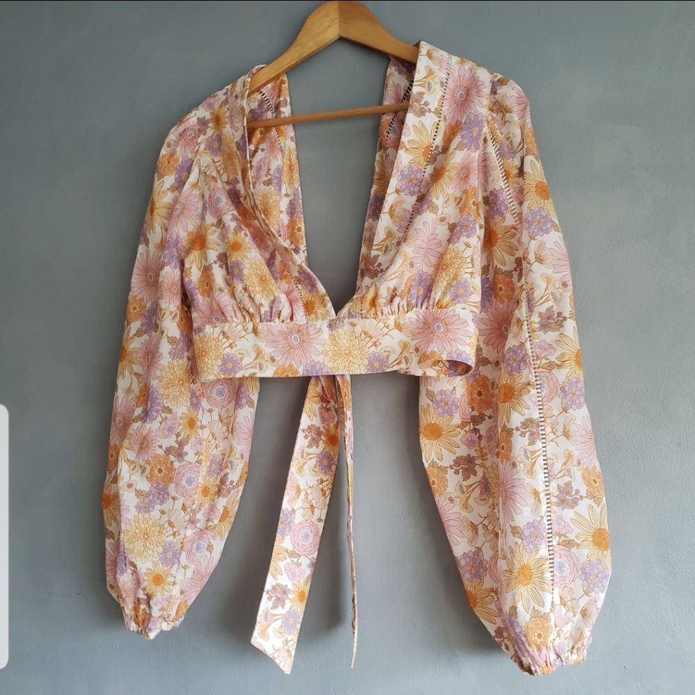 TULAROSA PINK, PURPLE AURORA FLORAL CROPPED LONG SLEEVE BLOUSE, SIZE M, L